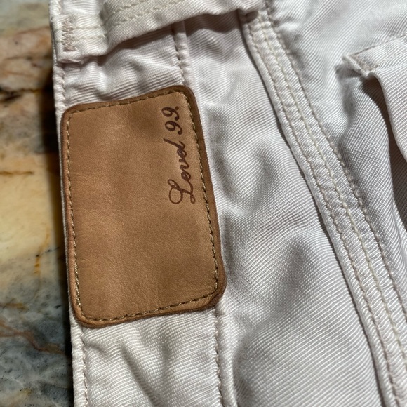 Shorts, woman’s Level 99 brand size 31 ivory - off white - bone color good shape - Picture 6 of 8